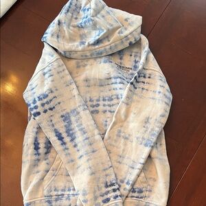 Abercrombie & Fitch Blue and White Tie-Dye Sweatshirt